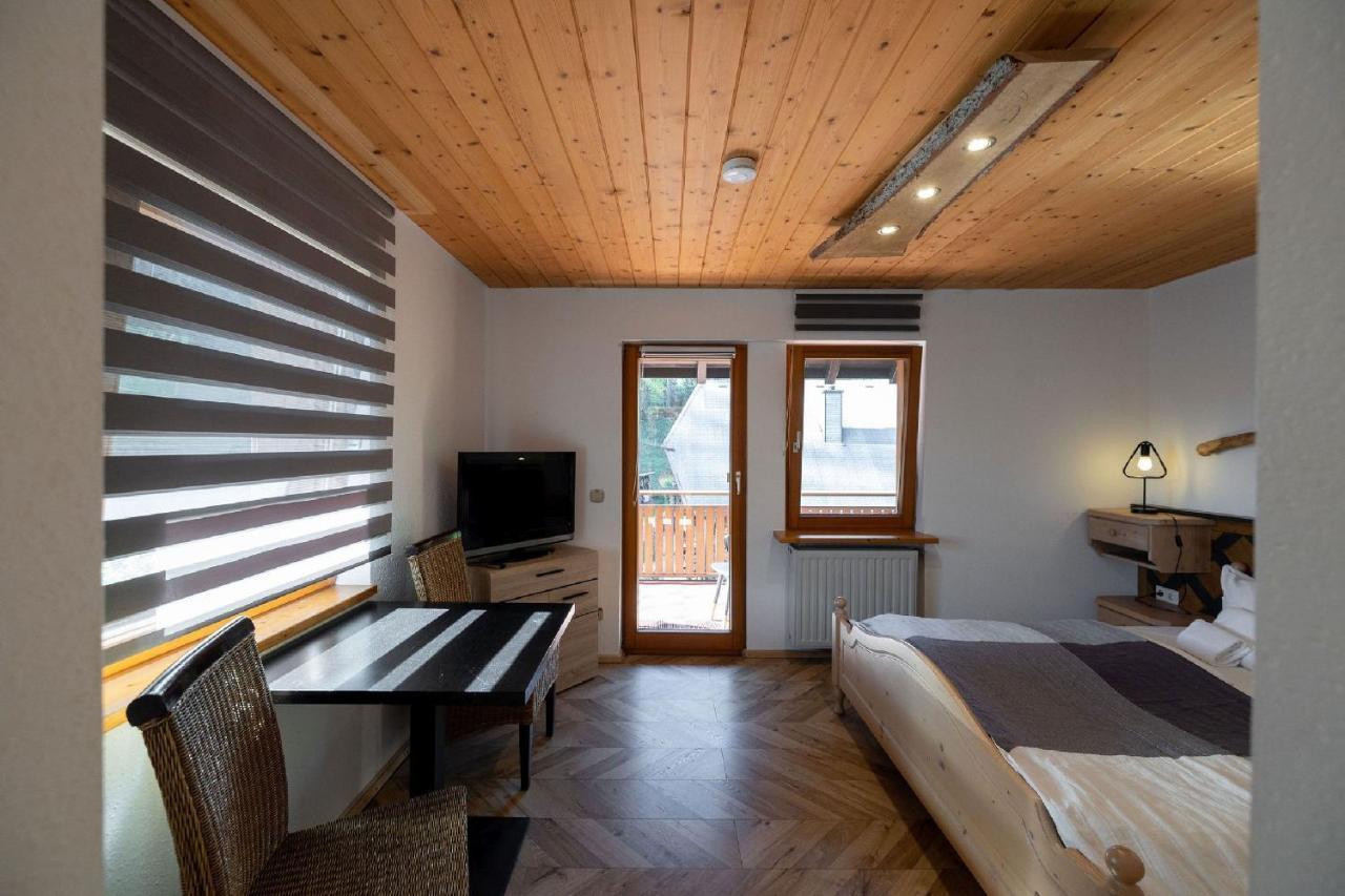 Berghotel Und Restaurant Kraeuter Chalet Furtwangen Dış mekan fotoğraf