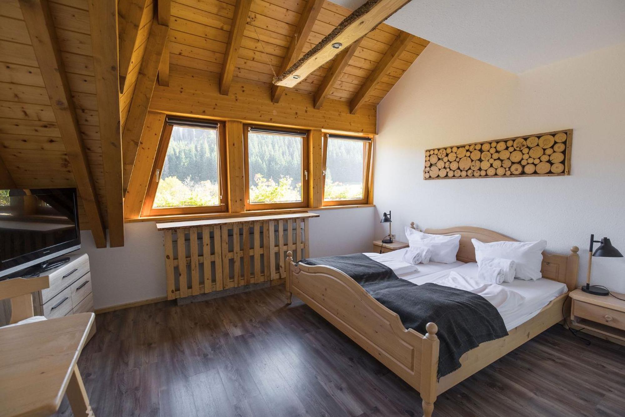 Berghotel Und Restaurant Kraeuter Chalet Furtwangen Dış mekan fotoğraf
